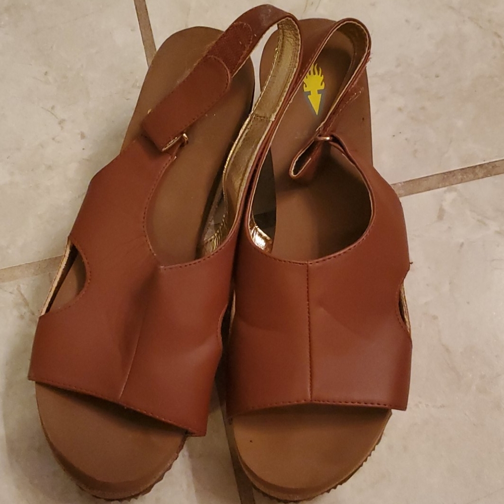 Brown wedge volatile